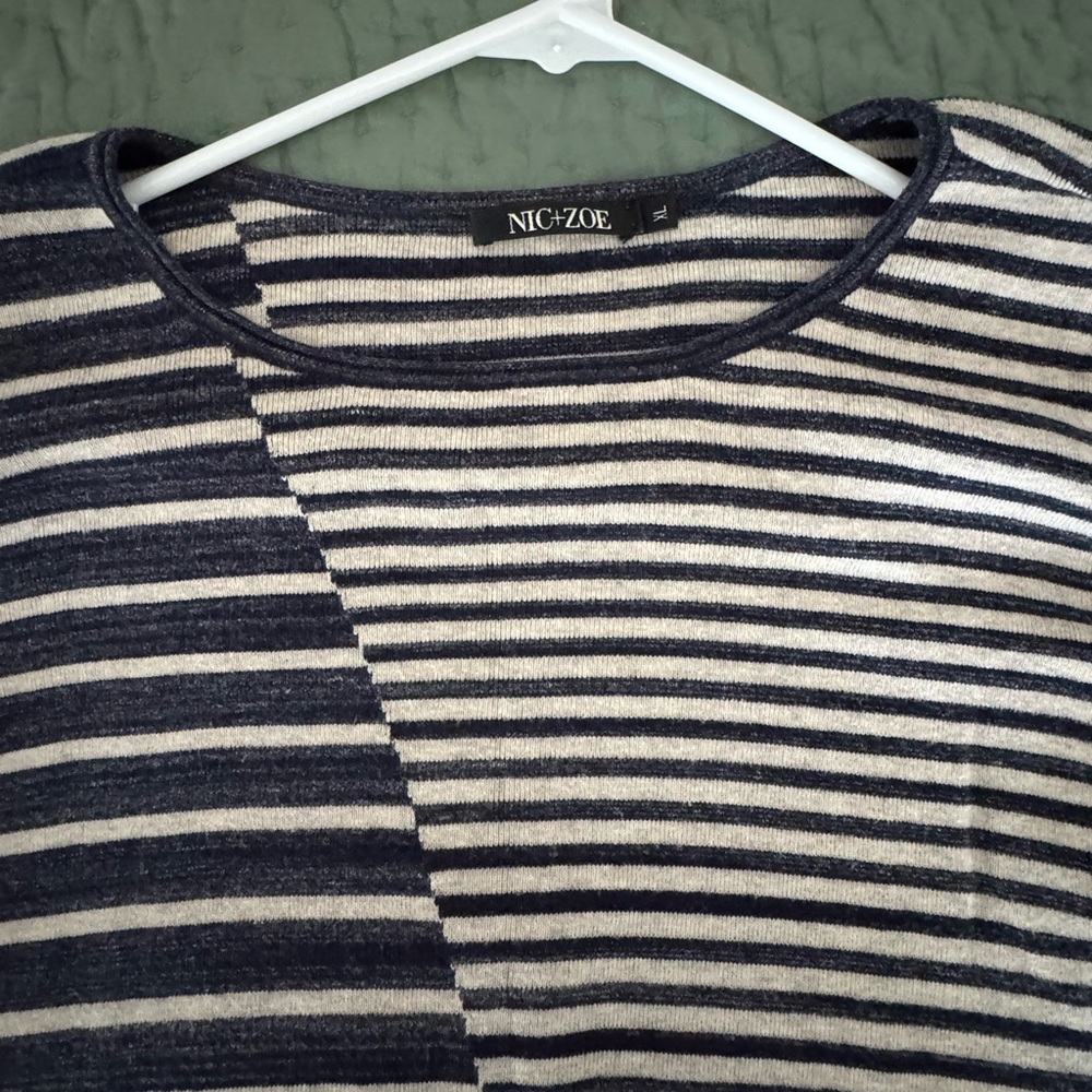 Nic + Zoe Lightweight sweater.